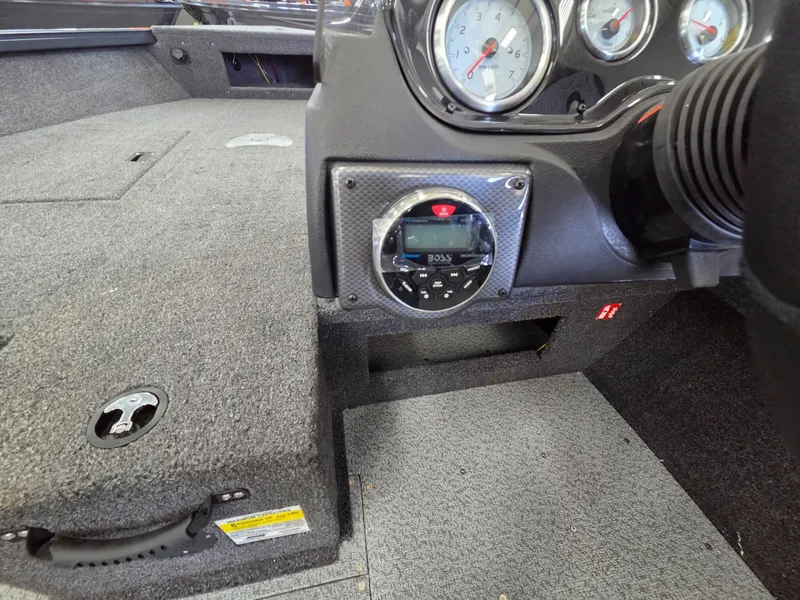 Slide: The Image of Crestliner 1750 Hawk 2026 - 14