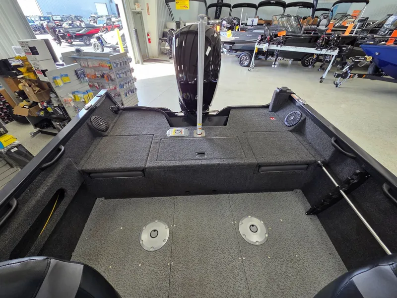 Slide: The Image of Crestliner 1750 Hawk 2026 - 15