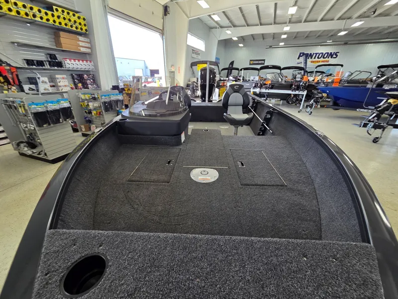 Slide: The Image of Crestliner 1750 Hawk 2026 - 7