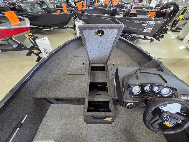 Slide: The Image of Crestliner 1750 Hawk 2026 - 9