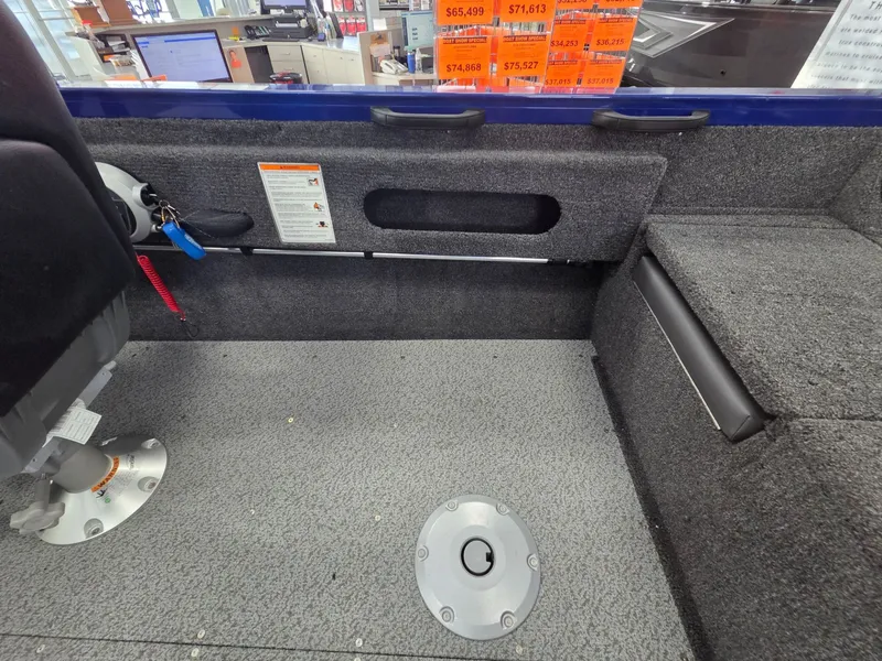 Slide: The Image of Crestliner 1750 Hawk 2026 - 10