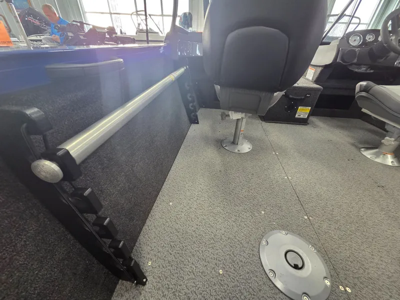 Slide: The Image of Crestliner 1750 Hawk 2026 - 11