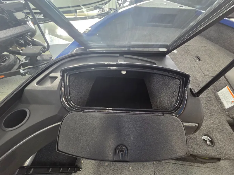 Slide: The Image of Crestliner 1750 Hawk 2026 - 14