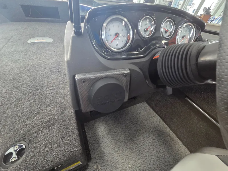 Slide: The Image of Crestliner 1750 Hawk 2026 - 18