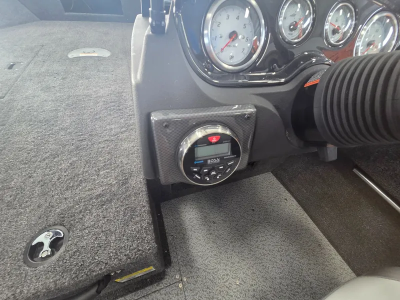 Slide: The Image of Crestliner 1750 Hawk 2026 - 19