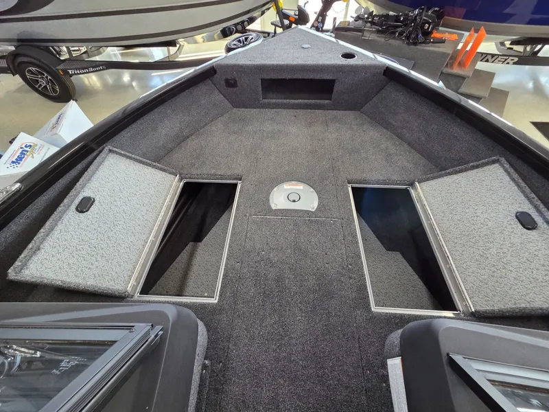 Slide: The Image of Crestliner 1750 Hawk 2026 - 11