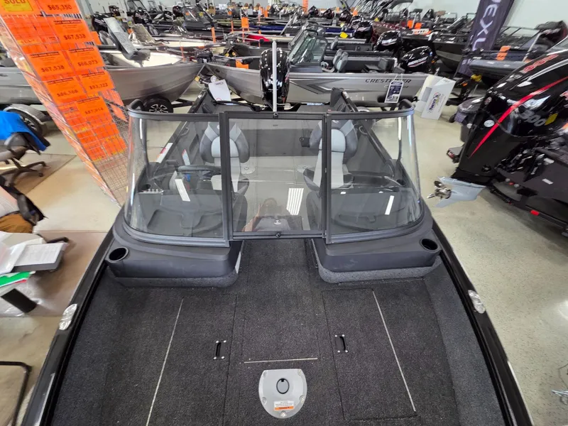 Slide: The Image of Crestliner 1750 Hawk 2026 - 12