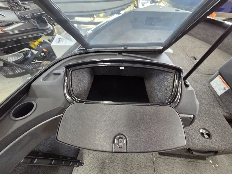 Slide: The Image of Crestliner 1750 Hawk 2026 - 16