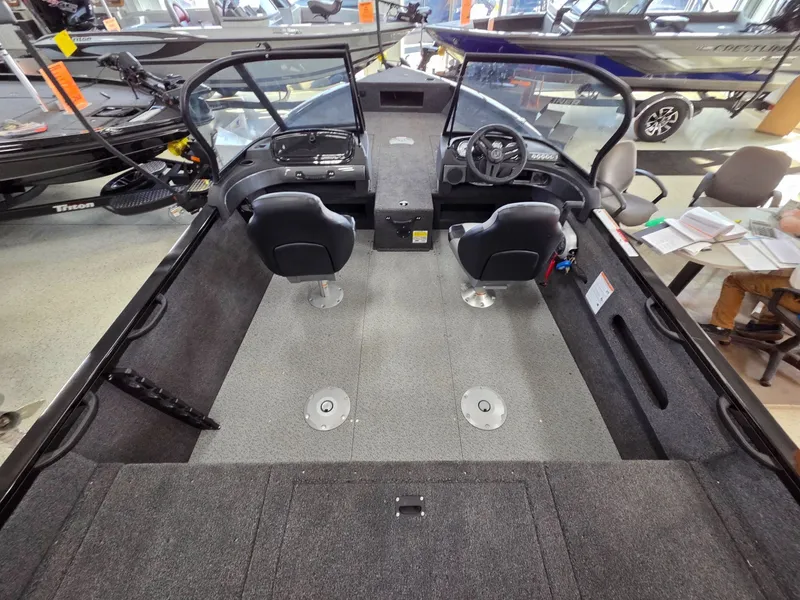 Slide: The Image of Crestliner 1750 Hawk 2026 - 20