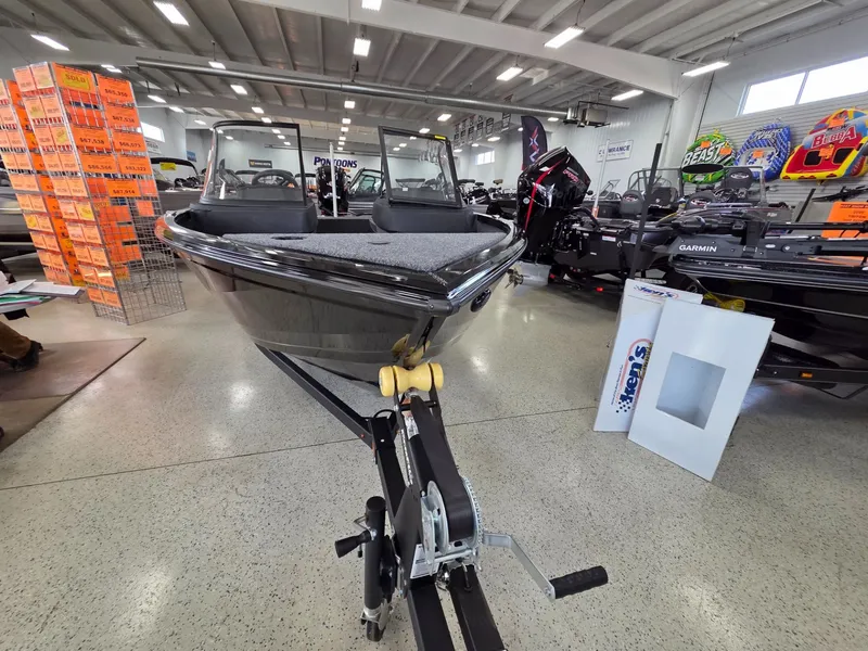 Slide: The Image of Crestliner 1750 Hawk 2026 - 3