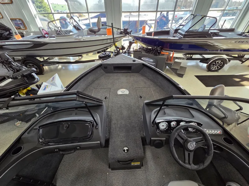 Slide: The Image of Crestliner 1750 Hawk 2026 - 9