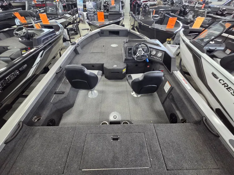 Slide: The Image of Crestliner 1750 Fish Hawk SC JS 2026 - 13