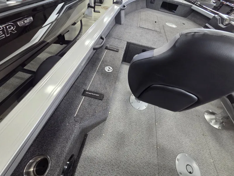 Slide: The Image of Crestliner 1750 Fish Hawk SC JS 2026 - 14