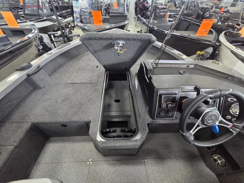 Slide: The Image of Crestliner 1750 Fish Hawk SC JS 2026 - 18