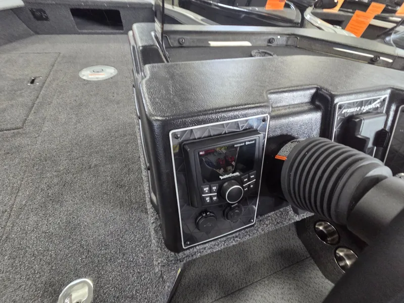 Slide: The Image of Crestliner 1750 Fish Hawk SC JS 2026 - 20