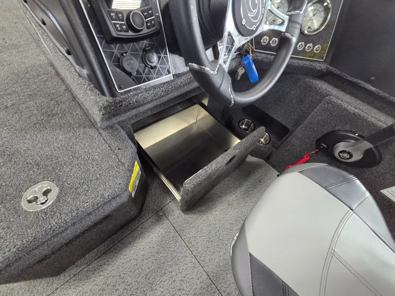 Slide: The Image of Crestliner 1750 Fish Hawk SC JS 2026 - 22