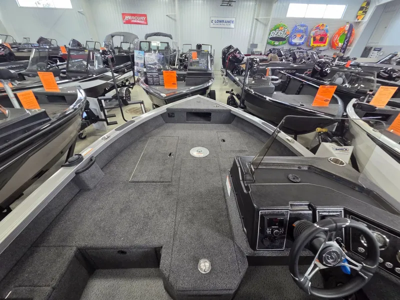 Slide: The Image of Crestliner 1750 Fish Hawk SC JS 2026 - 23