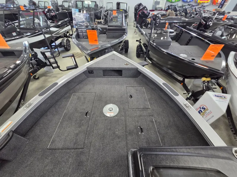 Slide: The Image of Crestliner 1750 Fish Hawk SC JS 2026 - 24