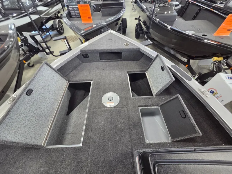 Slide: The Image of Crestliner 1750 Fish Hawk SC JS 2026 - 25