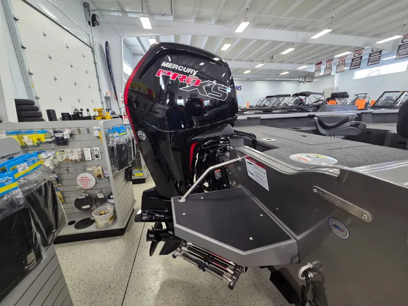 Slide: The Image of Crestliner 1750 Fish Hawk SC JS 2026 - 5