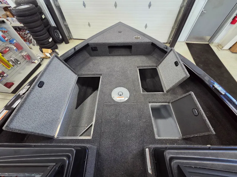 Slide: The Image of Crestliner 1750 Fish Hawk WT JS 2026 - 10