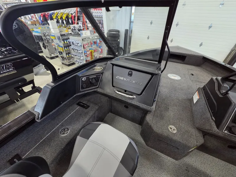 Slide: The Image of Crestliner 1750 Fish Hawk WT JS 2026 - 13