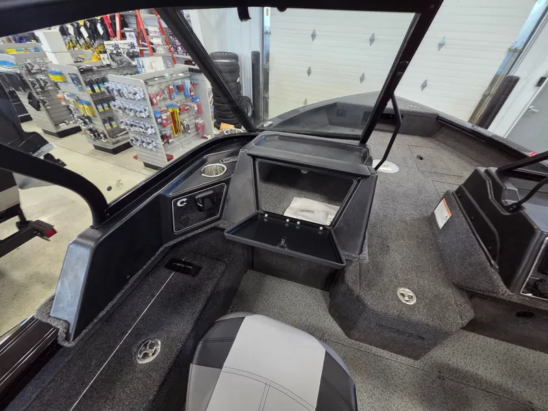 Slide: The Image of Crestliner 1750 Fish Hawk WT JS 2026 - 14