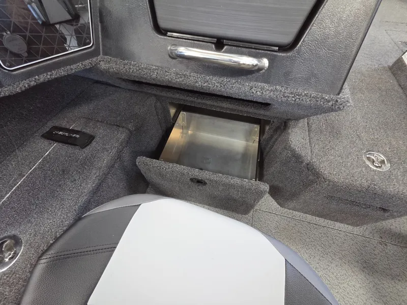 Slide: The Image of Crestliner 1750 Fish Hawk WT JS 2026 - 15