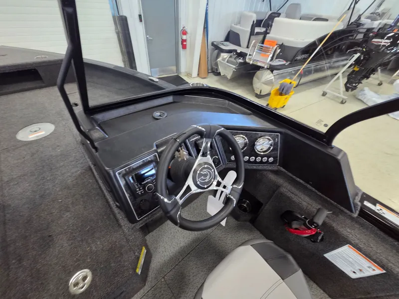 Slide: The Image of Crestliner 1750 Fish Hawk WT JS 2026 - 16