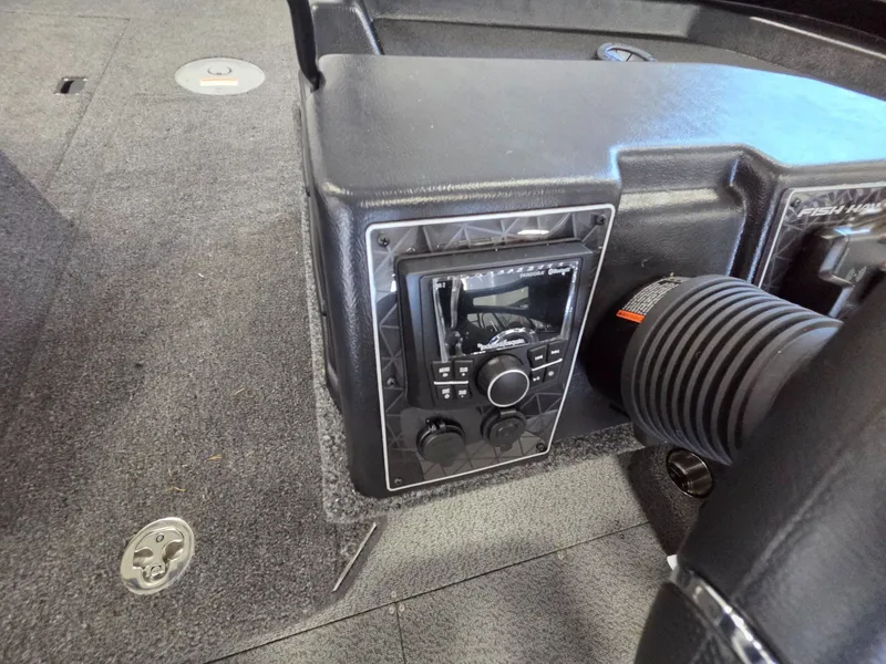 Slide: The Image of Crestliner 1750 Fish Hawk WT JS 2026 - 17