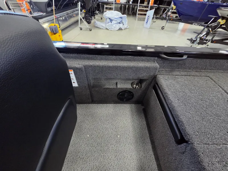 Slide: The Image of Crestliner 1750 Fish Hawk WT JS 2026 - 19