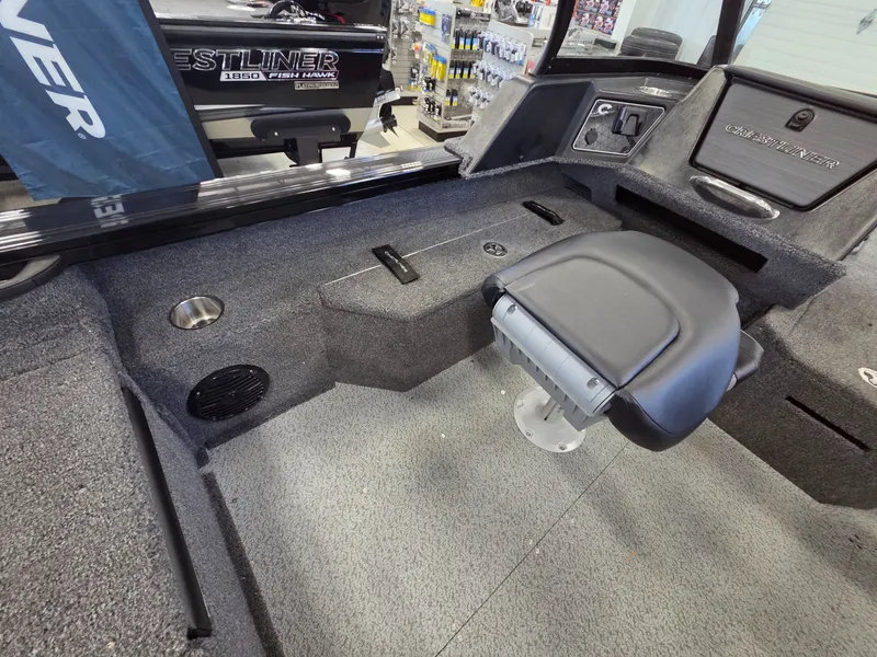 Slide: The Image of Crestliner 1750 Fish Hawk WT JS 2026 - 24