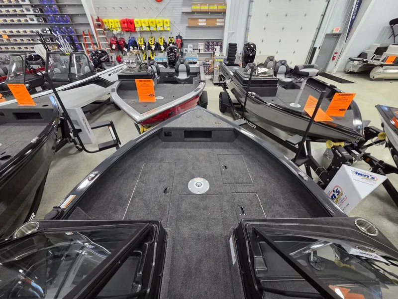 Slide: The Image of Crestliner 1750 Fish Hawk WT JS 2026 - 11