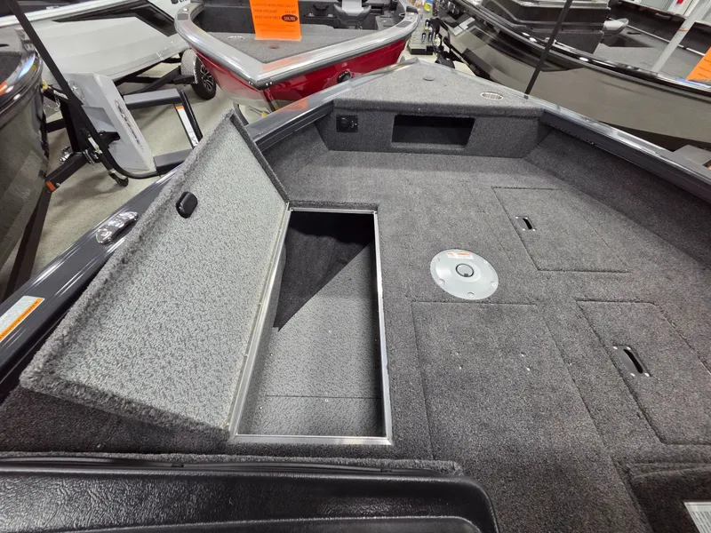 Slide: The Image of Crestliner 1750 Fish Hawk WT JS 2026 - 12