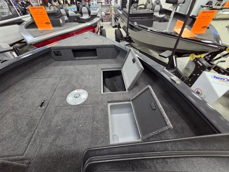 Slide: The Image of Crestliner 1750 Fish Hawk WT JS 2026 - 14