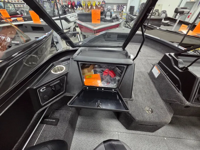 Slide: The Image of Crestliner 1750 Fish Hawk WT JS 2026 - 16