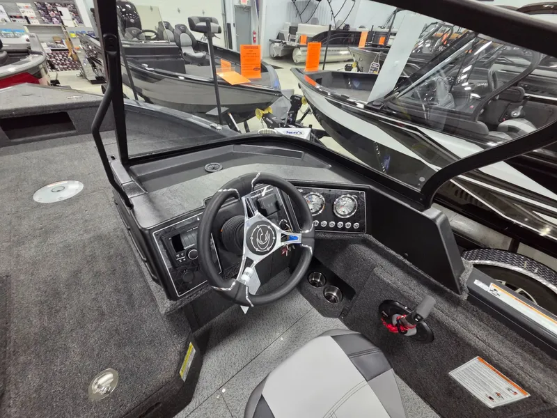 Slide: The Image of Crestliner 1750 Fish Hawk WT JS 2026 - 19