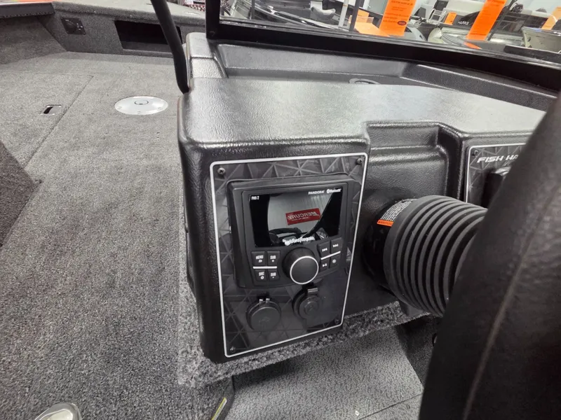 Slide: The Image of Crestliner 1750 Fish Hawk WT JS 2026 - 20