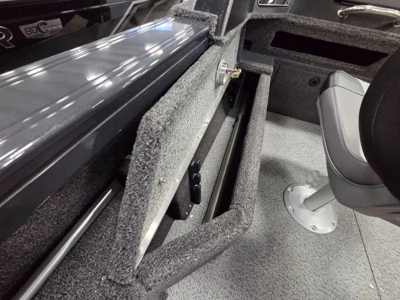 Slide: The Image of Crestliner 1750 Fish Hawk WT JS 2026 - 27