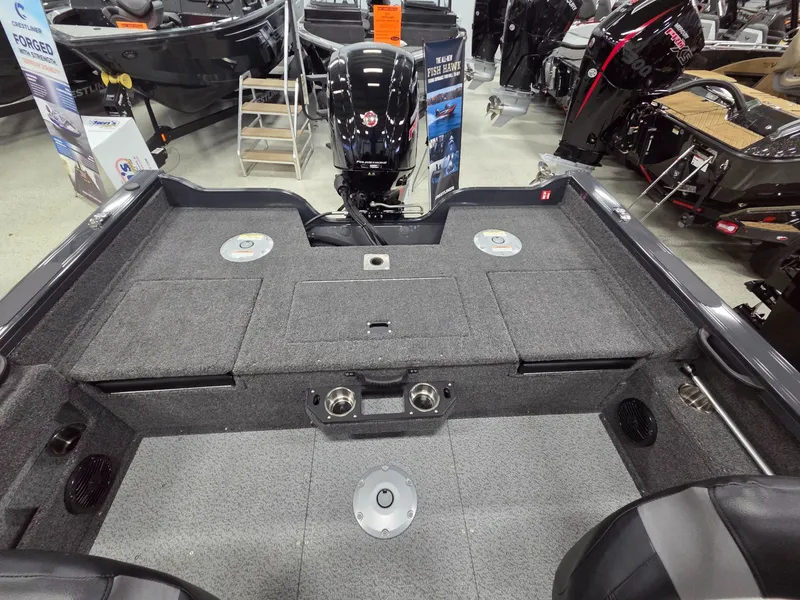 Slide: The Image of Crestliner 1750 Fish Hawk WT JS 2026 - 28