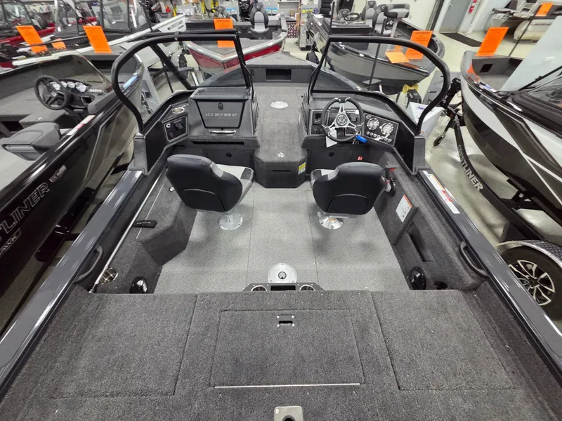 Slide: The Image of Crestliner 1750 Fish Hawk WT JS 2026 - 32