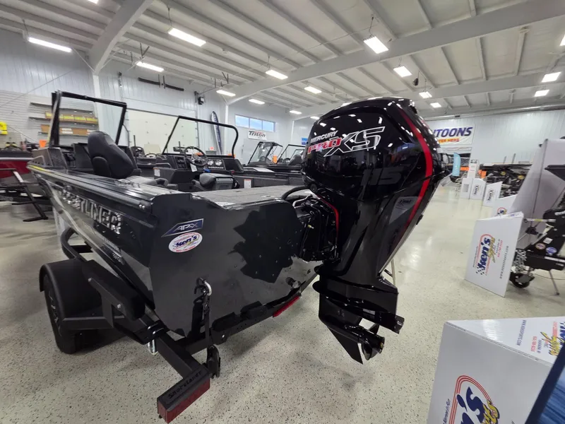 Slide: The Image of Crestliner 1750 Fish Hawk WT JS 2026 - 6