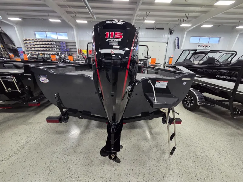 Slide: The Image of Crestliner 1750 Fish Hawk WT JS 2026 - 9