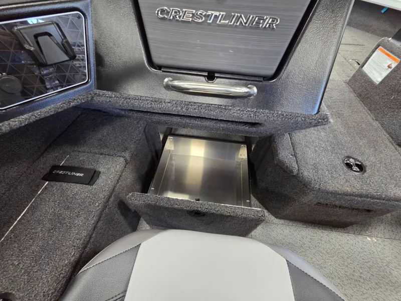 Slide: The Image of Crestliner 1750 Fish Hawk WT JS 2026 - 15