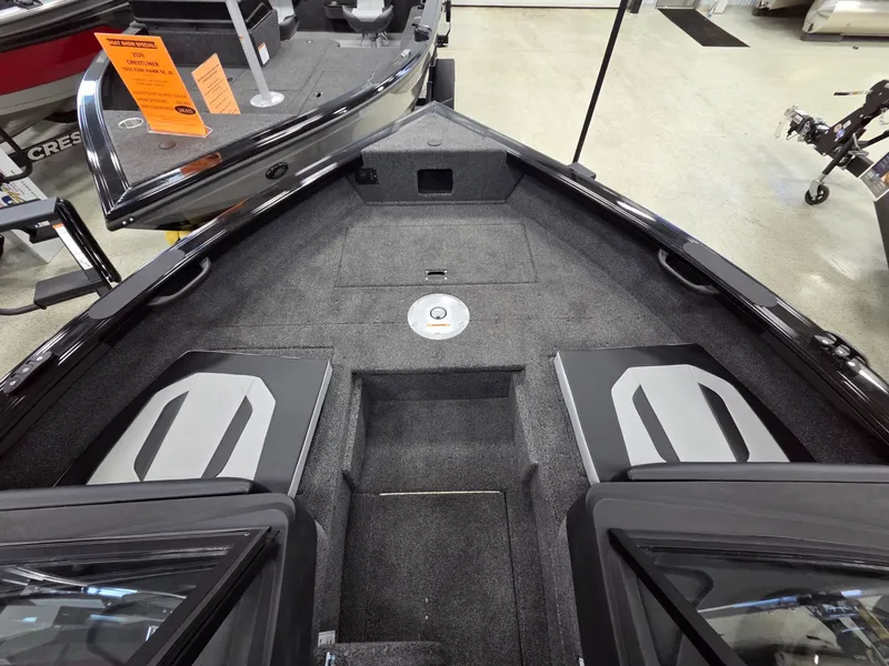 Slide: The Image of Crestliner 1750 Super Hawk 2026 - 11