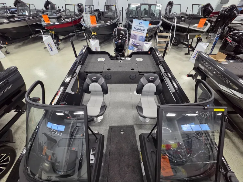 Slide: The Image of Crestliner 1750 Super Hawk 2026 - 18