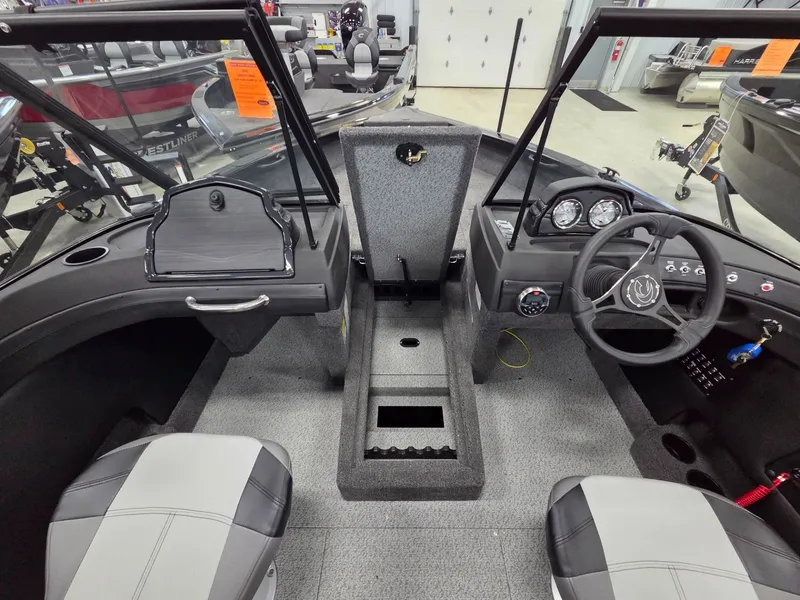 Slide: The Image of Crestliner 1750 Super Hawk 2026 - 22