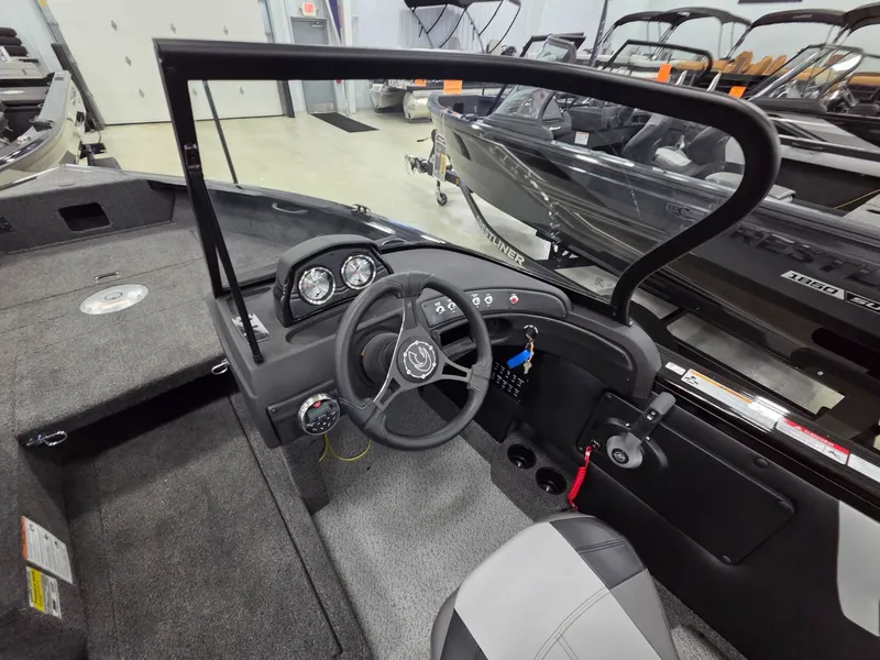 Slide: The Image of Crestliner 1750 Super Hawk 2026 - 23