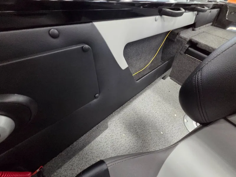 Slide: The Image of Crestliner 1750 Super Hawk 2026 - 25