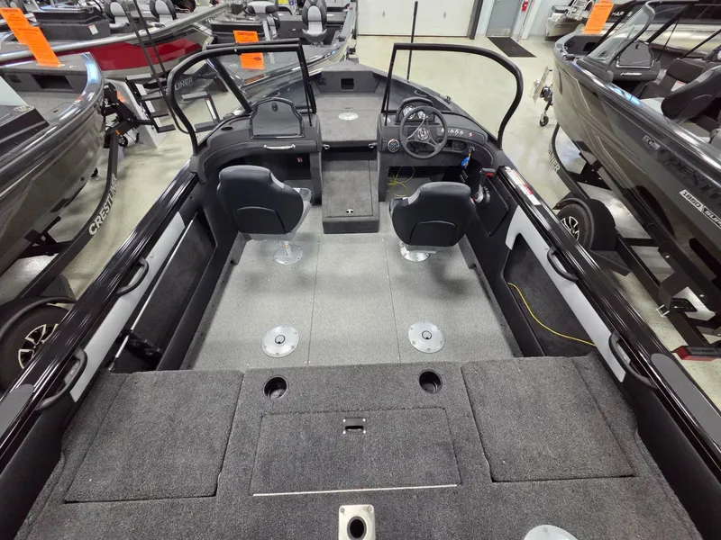 Slide: The Image of Crestliner 1750 Super Hawk 2026 - 30